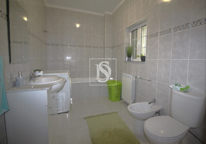 Moradia T4 para Venda em Orgens Foto 19