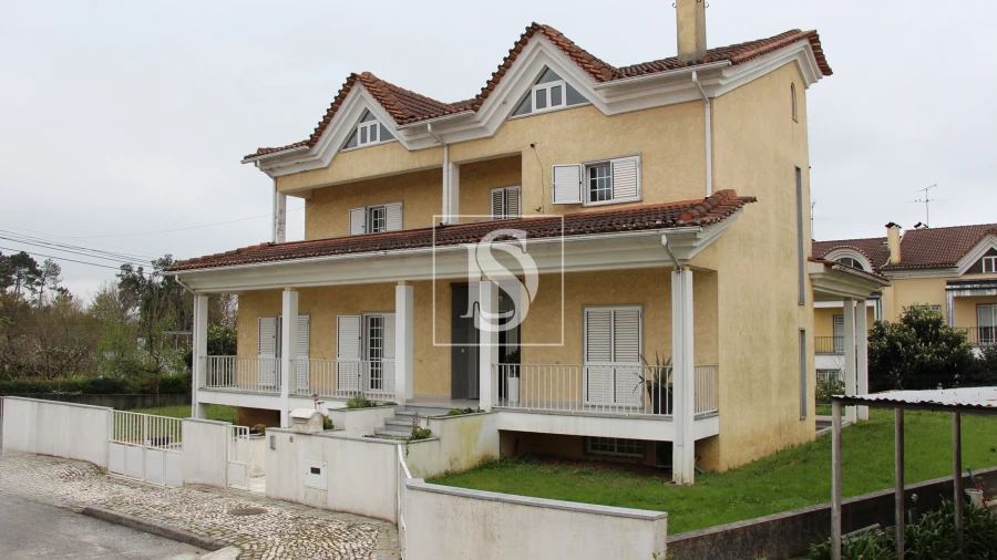 Moradia T4 para Venda em Orgens