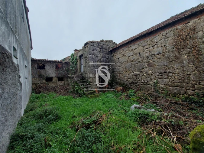 Moradia T3 para Venda em Vilar de Besteiros e Mosteiro de Fráguas Foto 3