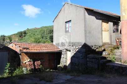 Moradia T3 para Venda em Caparrosa e Silvares