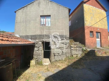 Moradia T3 para Venda em Caparrosa e Silvares