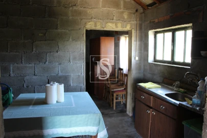 Moradia T3 para Venda em Caparrosa e Silvares