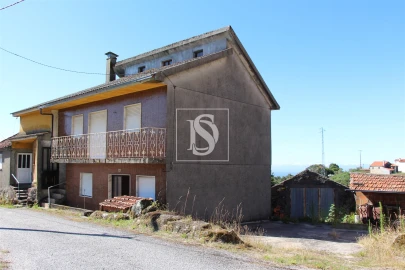 Moradia T3 para Venda em Caparrosa e Silvares