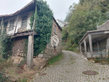 Moradia T2 para Venda em Santiago de Besteiros