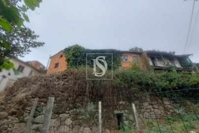 Moradia T2 para Venda em Santiago de Besteiros