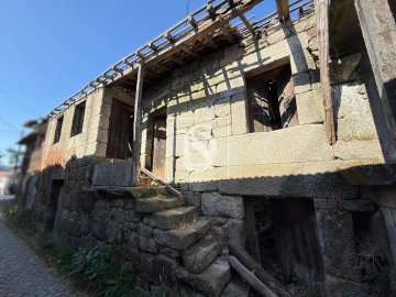 Moradia T1 para Venda em Queirã