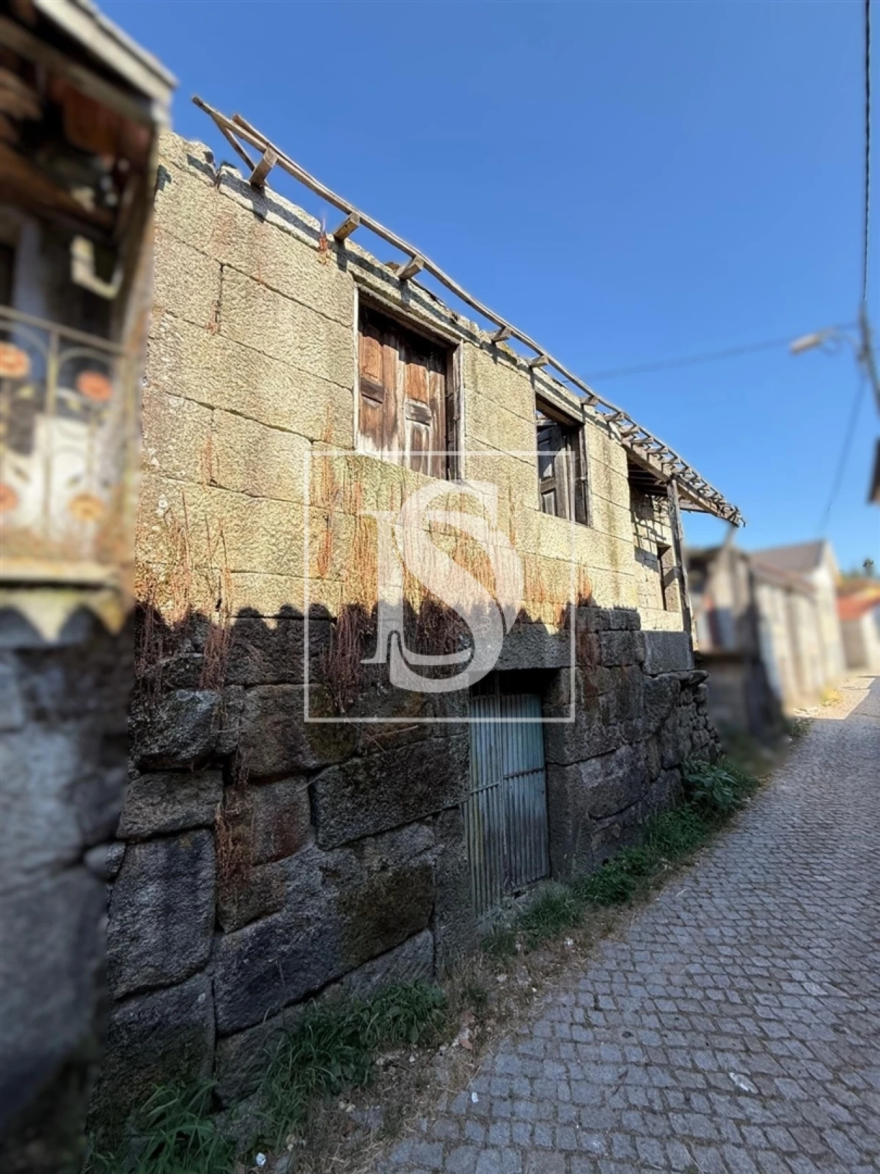 Moradia T1 para Venda em Queirã Foto 1