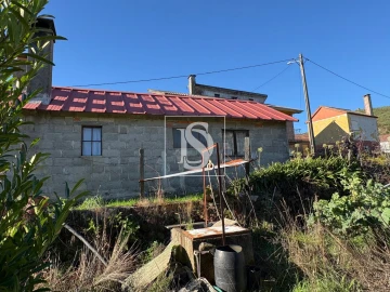 Moradia T3 para Venda em Caparrosa e Silvares