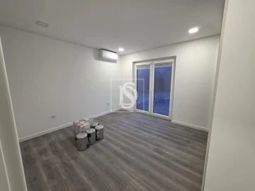 Apartamento T1 para Venda em Molelos