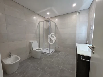 Apartamento T1 para Venda em Molelos