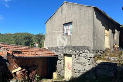 Moradia T1 para Venda em Caparrosa e Silvares