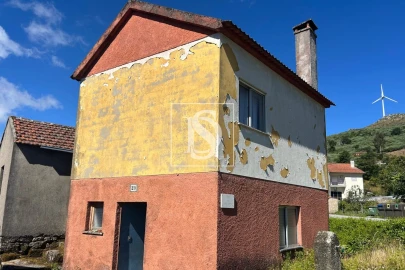 Moradia T1 para Venda em Caparrosa e Silvares