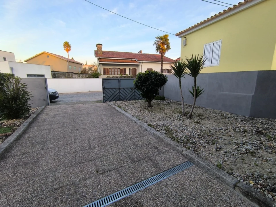 Moradia T3 para Venda em Vilar de Andorinho Foto 11