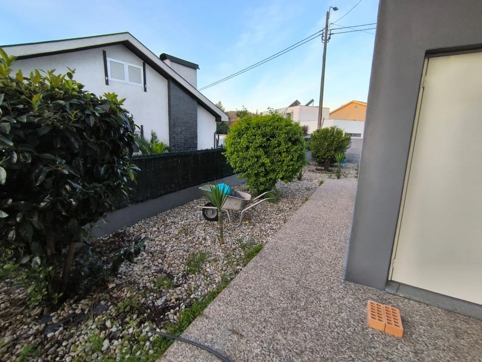 Moradia T3 para Venda em Vilar de Andorinho Foto 29