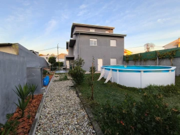 Moradia T3 para Venda em Vilar de Andorinho