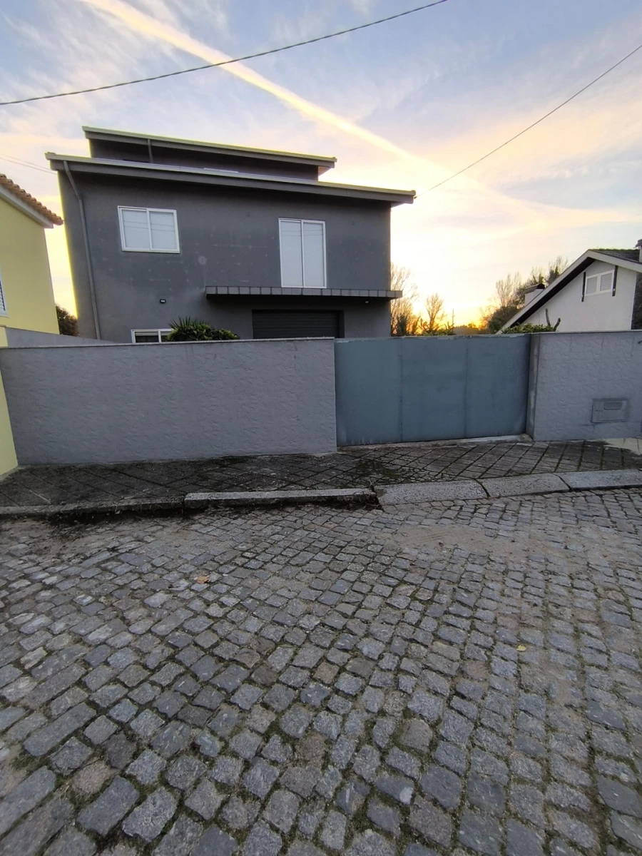 Moradia T3 para Venda em Vilar de Andorinho Foto 13