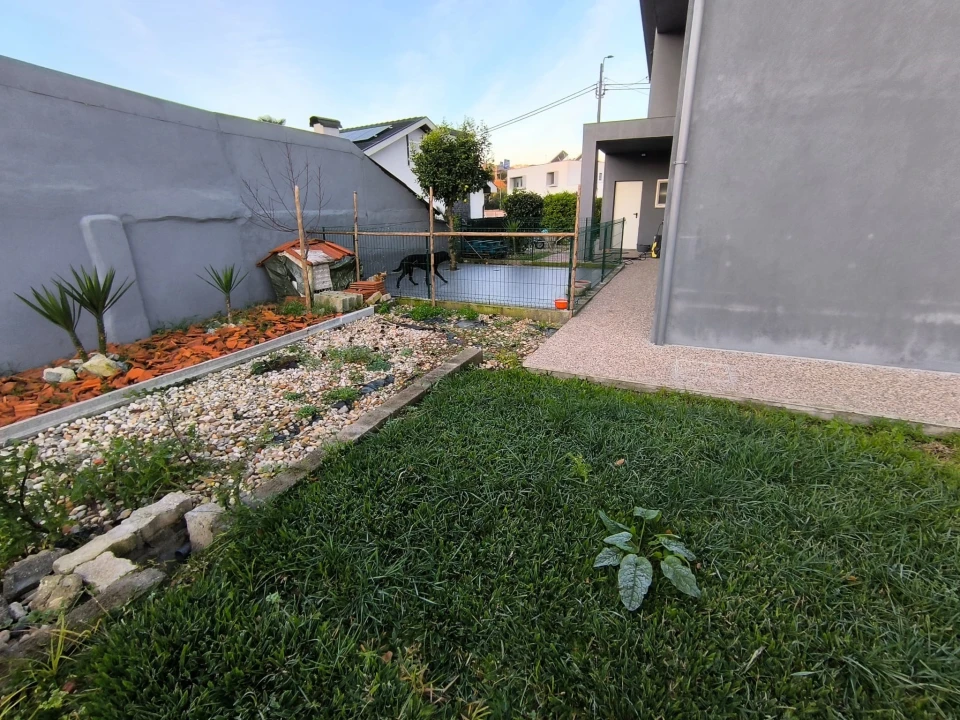 Moradia T3 para Venda em Vilar de Andorinho Foto 23