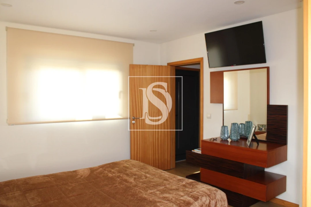 Moradia T4 para Venda em Vilar de Andorinho Foto 18