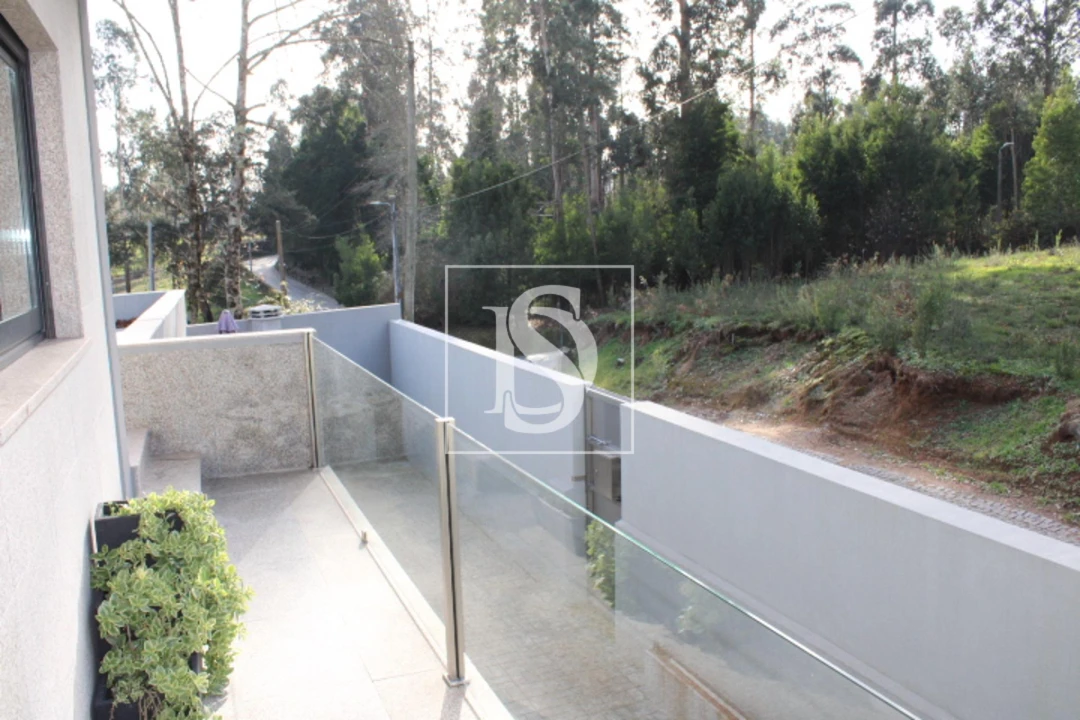 Moradia T4 para Venda em Vilar de Andorinho Foto 26
