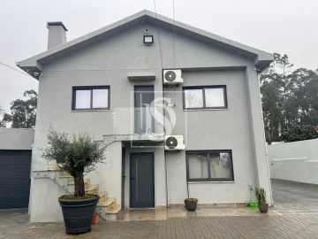 Moradia T4 para Venda em Vilar de Andorinho