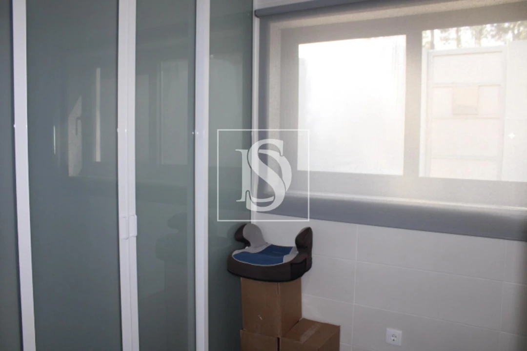 Moradia T4 para Venda em Vilar de Andorinho Foto 37