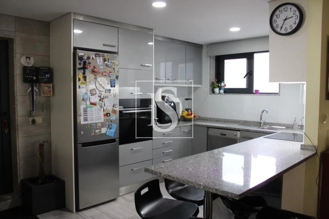 Moradia T4 para Venda em Vilar de Andorinho Foto 6