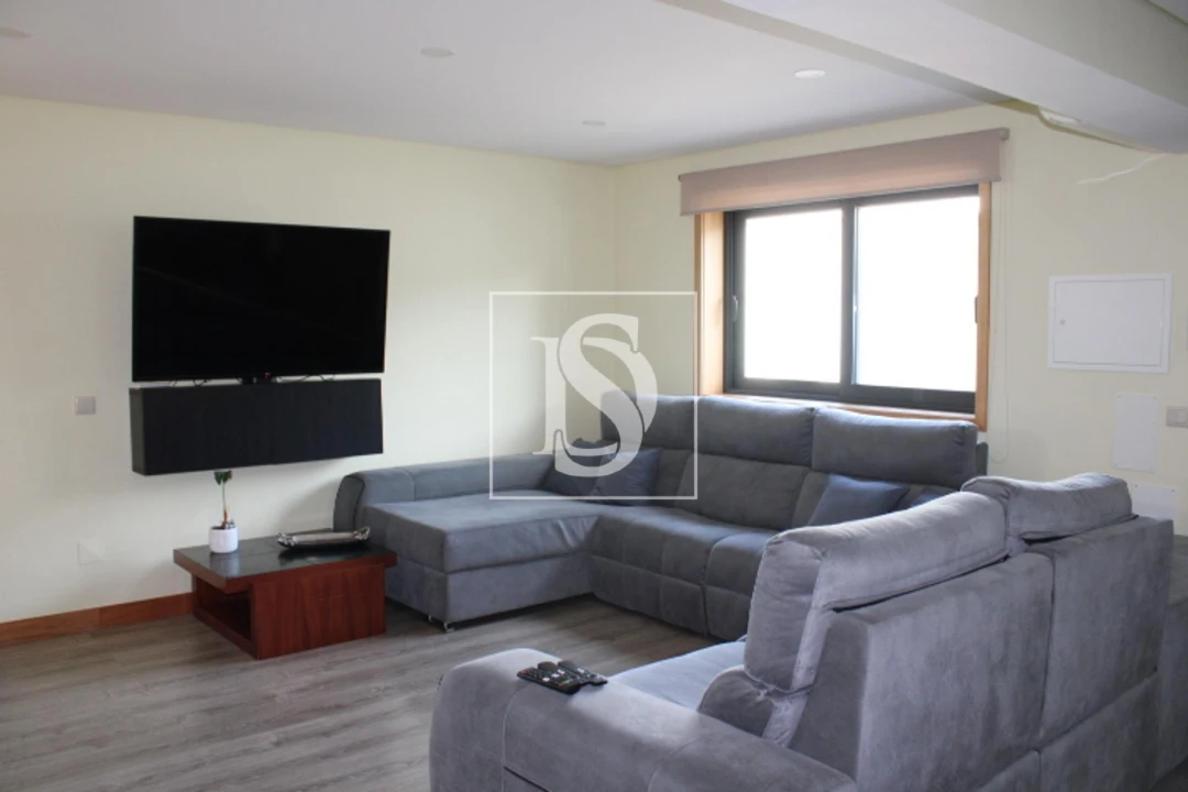 Moradia T4 para Venda em Vilar de Andorinho Foto 4