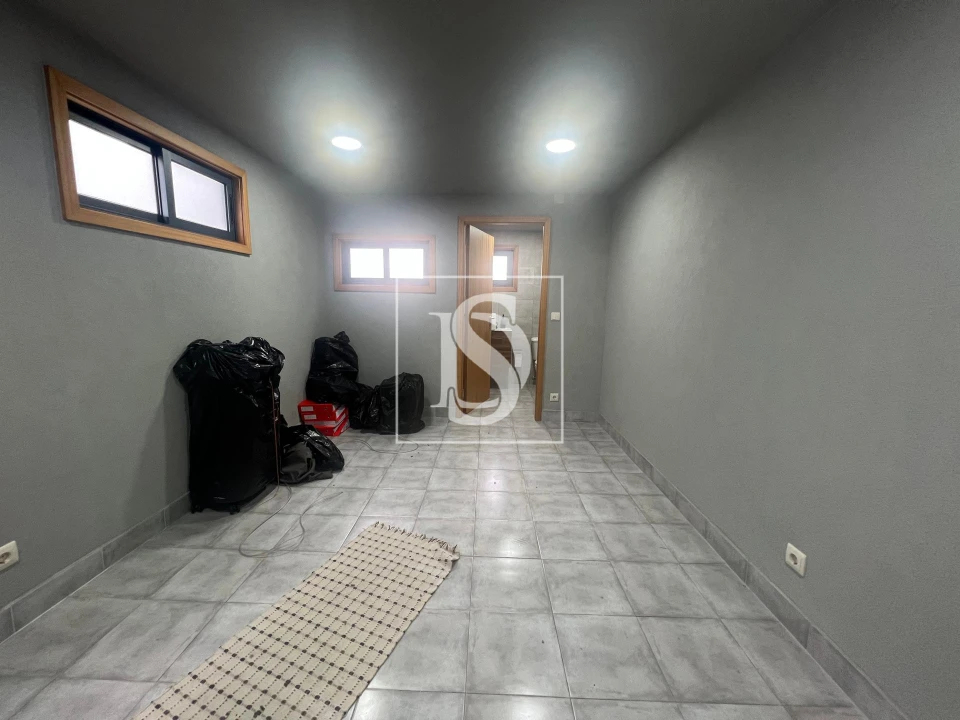 Moradia T4 para Venda em Vilar de Andorinho Foto 44