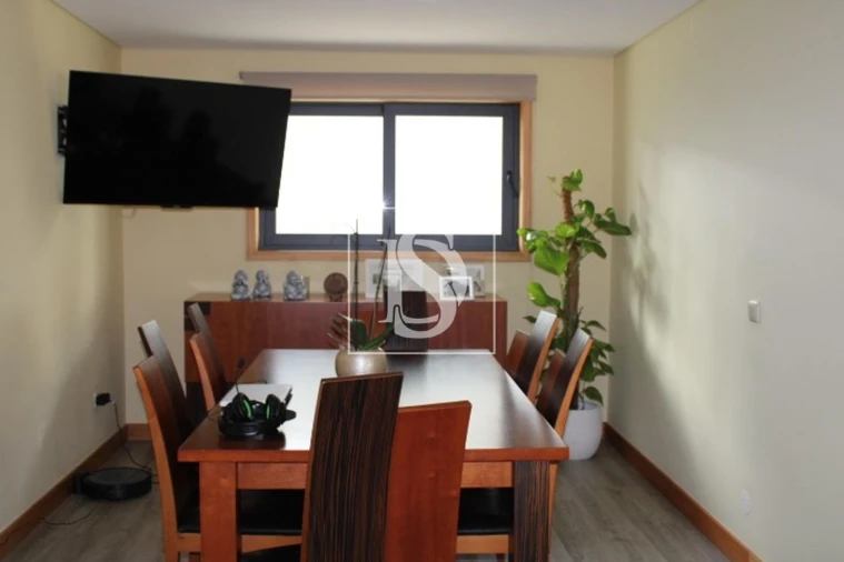 Moradia T4 para Venda em Vilar de Andorinho Foto 10