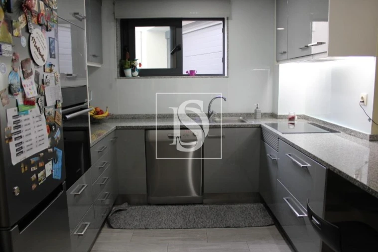 Moradia T4 para Venda em Vilar de Andorinho Foto 7