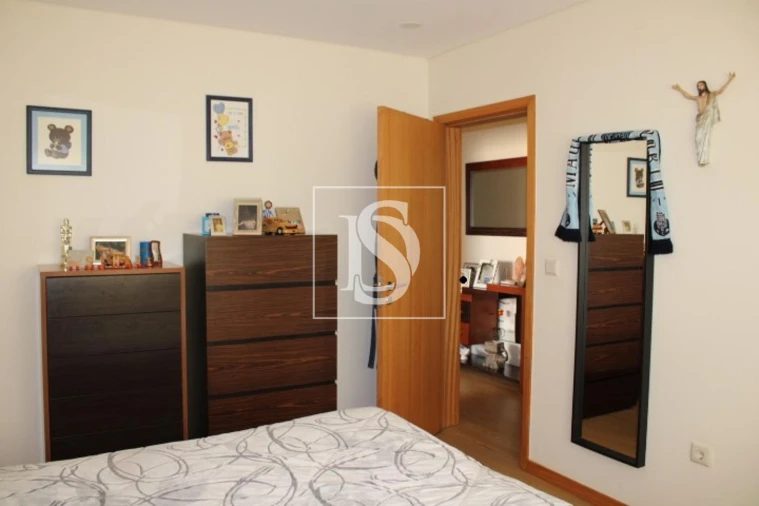 Moradia T4 para Venda em Vilar de Andorinho Foto 22