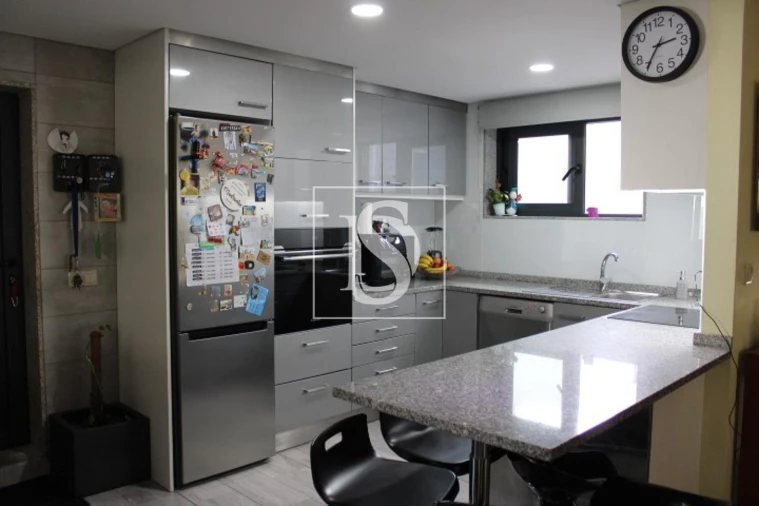 Moradia T4 para Venda em Vilar de Andorinho Foto 6