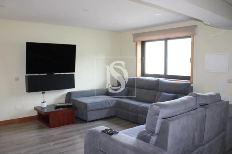 Moradia T4 para Venda em Vilar de Andorinho Foto 4