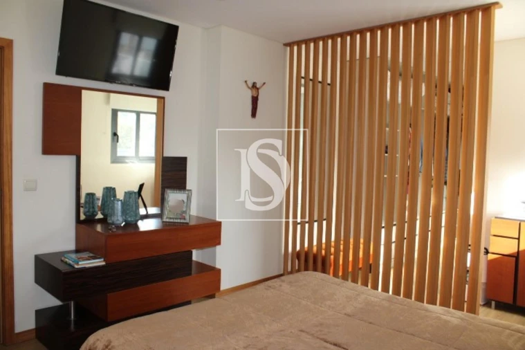 Moradia T4 para Venda em Vilar de Andorinho Foto 16