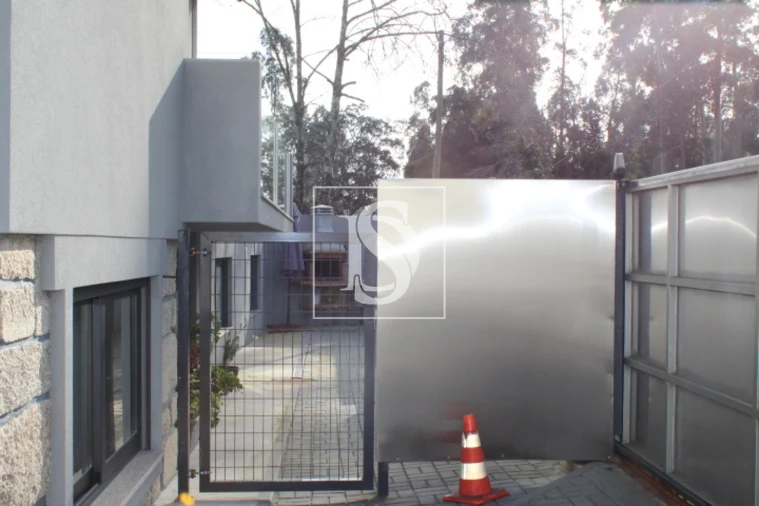 Moradia T4 para Venda em Vilar de Andorinho Foto 38