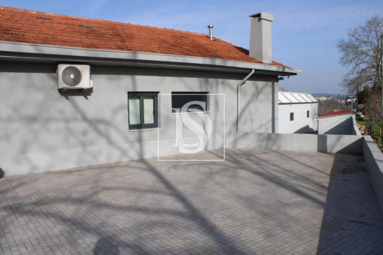 Moradia T4 para Venda em Vilar de Andorinho Foto 2