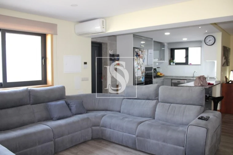 Moradia T4 para Venda em Vilar de Andorinho Foto 5