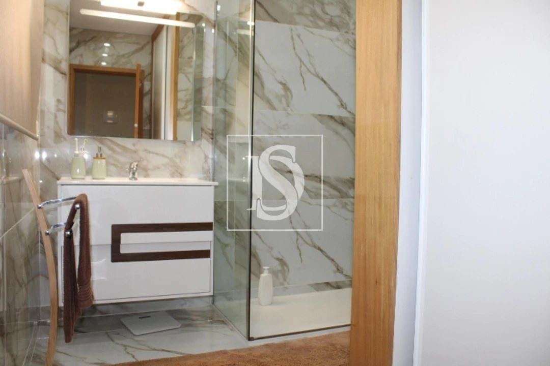 Moradia T4 para Venda em Vilar de Andorinho Foto 23