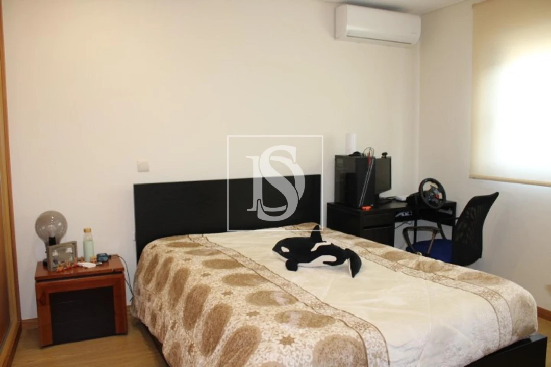 Moradia T4 para Venda em Vilar de Andorinho Foto 25