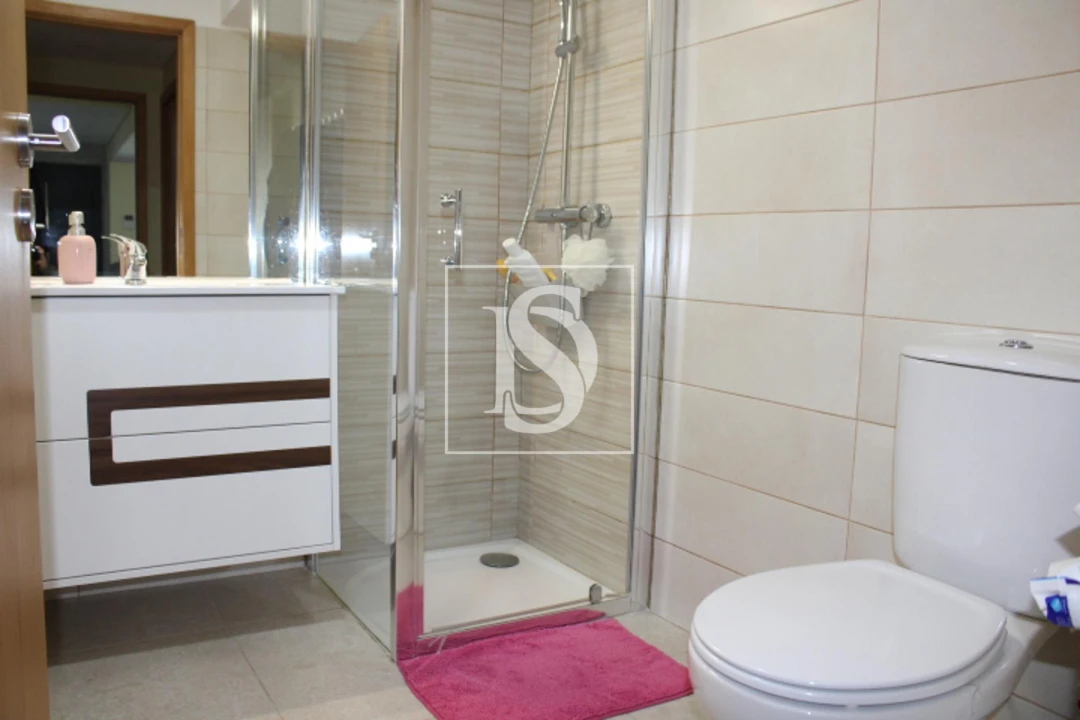 Moradia T4 para Venda em Vilar de Andorinho Foto 11