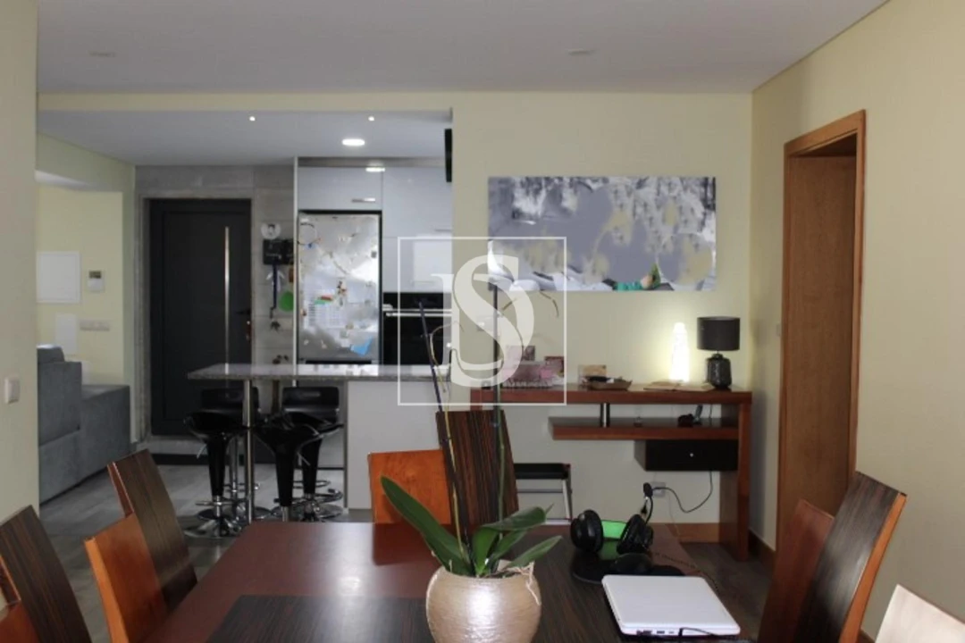 Moradia T4 para Venda em Vilar de Andorinho Foto 9