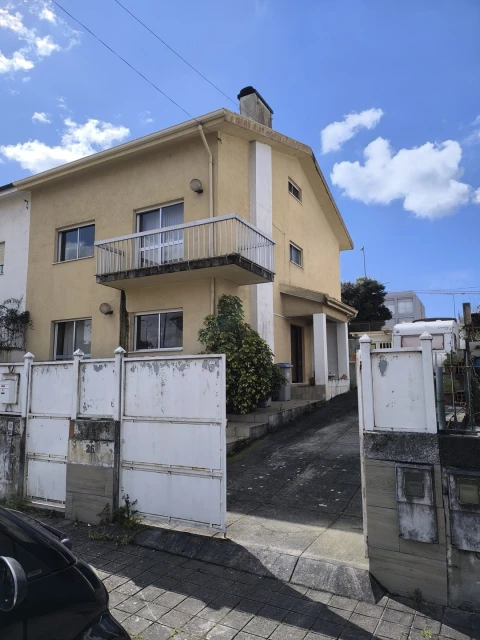 Moradia T7 para Venda em Vilar de Andorinho