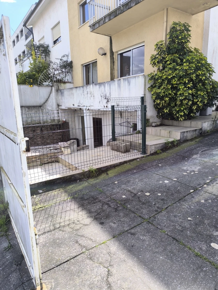 Moradia T7 para Venda em Vilar de Andorinho Foto 27