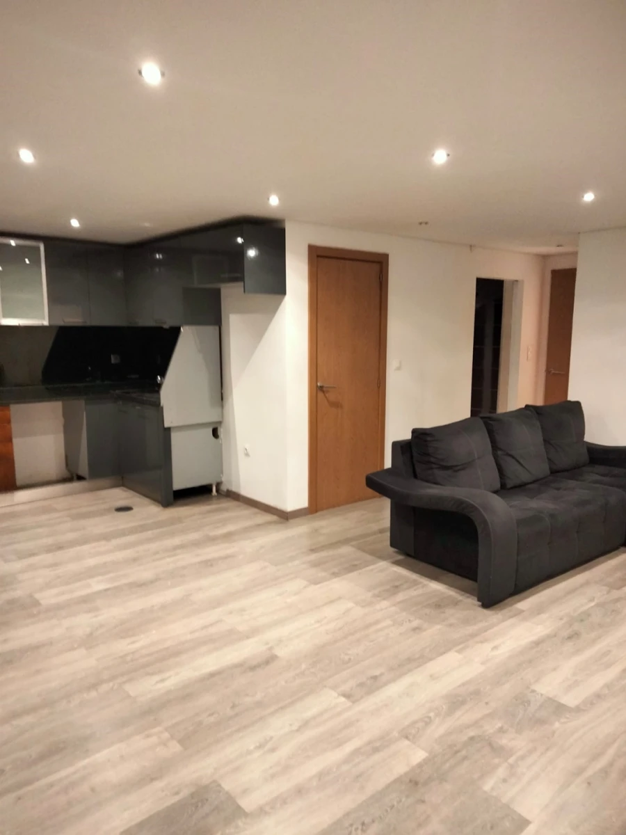 Moradia T7 para Venda em Vilar de Andorinho Foto 18