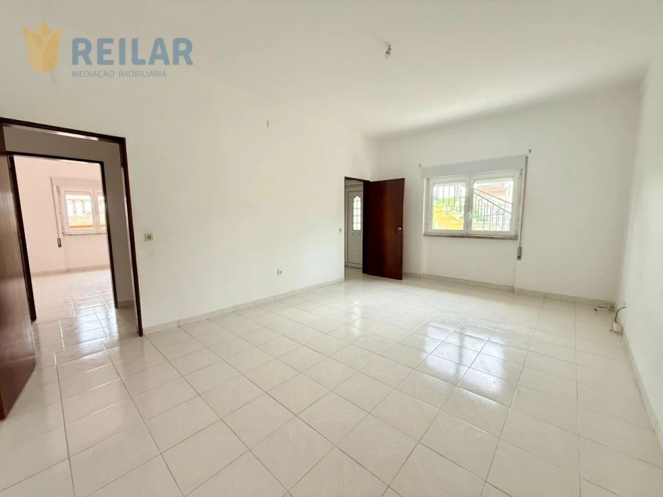 Moradia T6 para Venda em Vialonga Foto 5