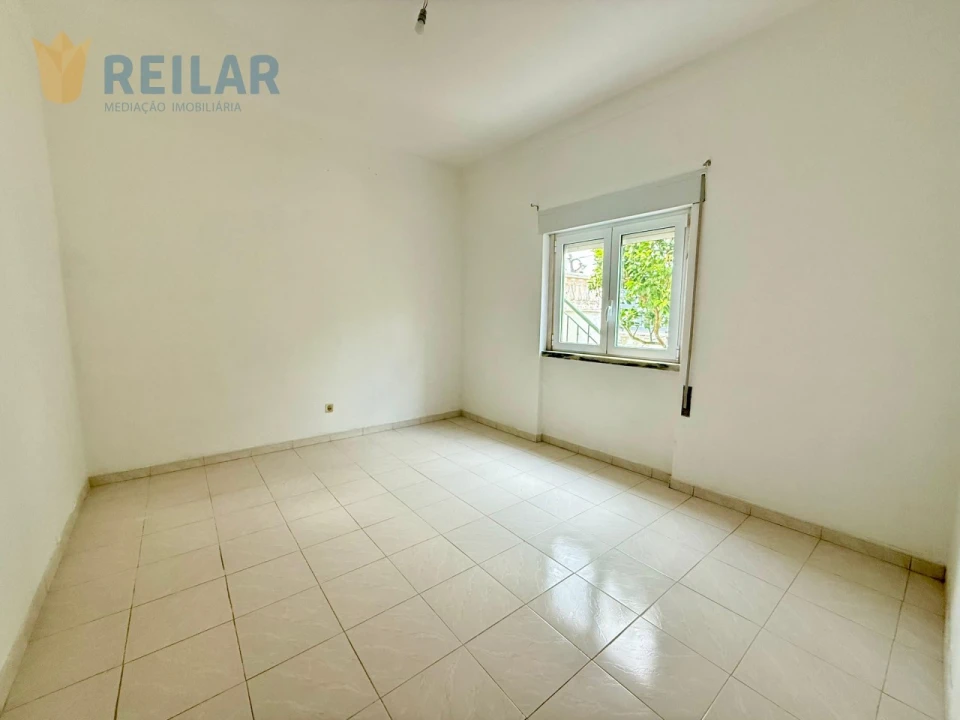 Moradia T6 para Venda em Vialonga Foto 16