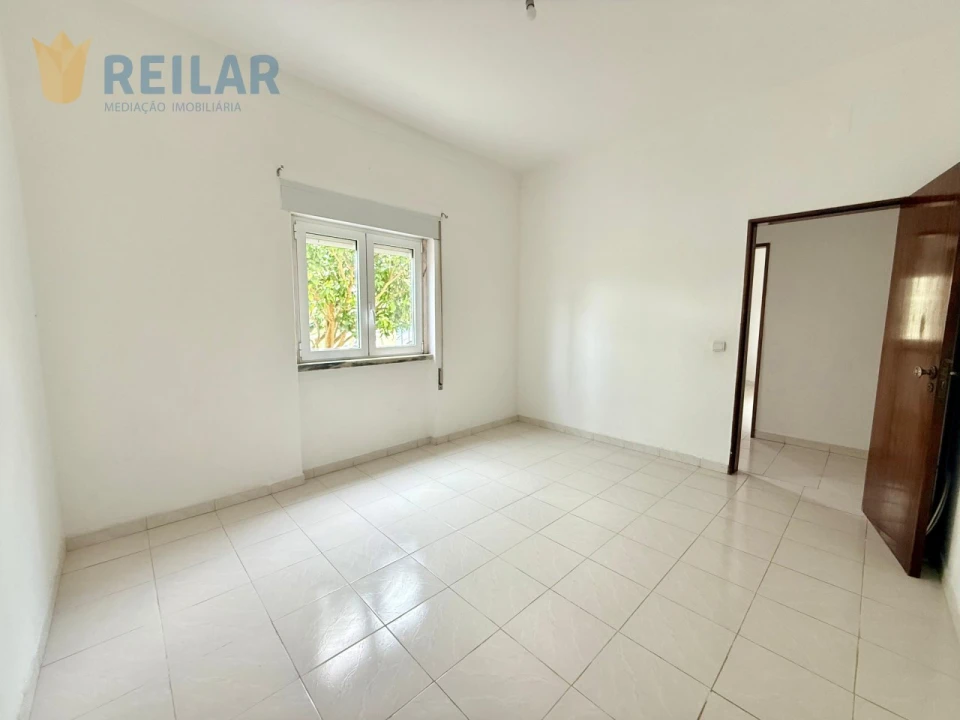 Moradia T6 para Venda em Vialonga Foto 17