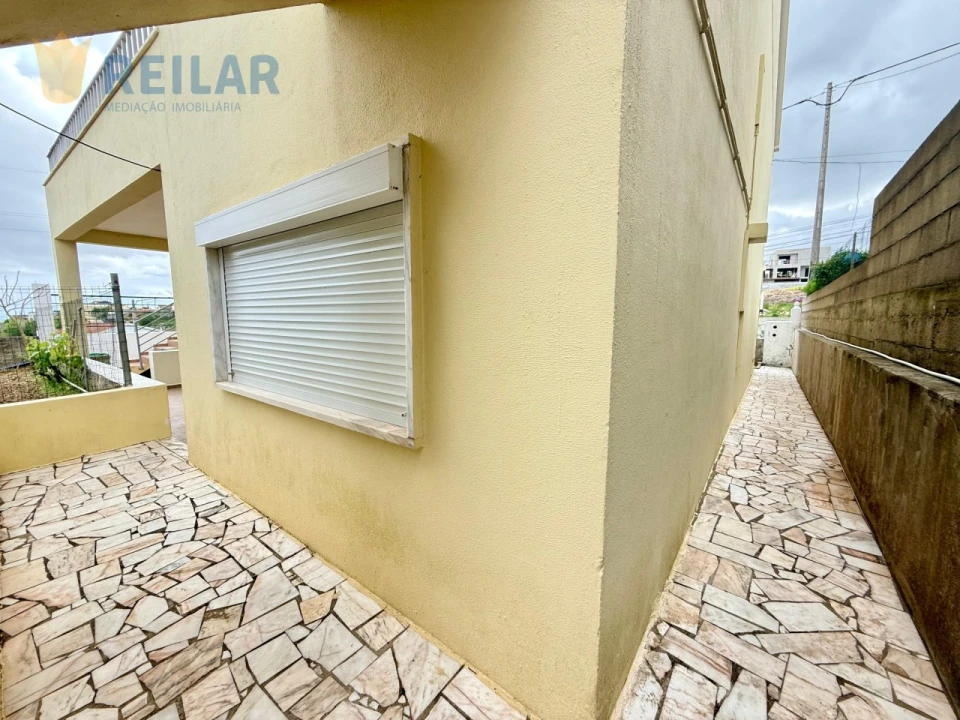 Moradia T6 para Venda em Vialonga Foto 42