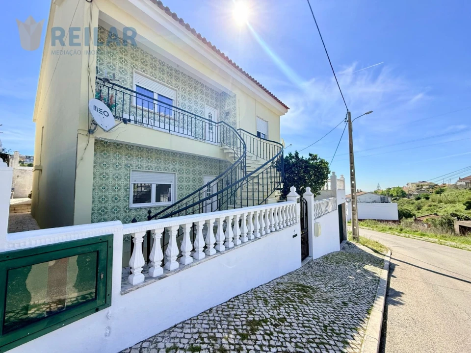 Moradia T6 para Venda em Vialonga Foto 2