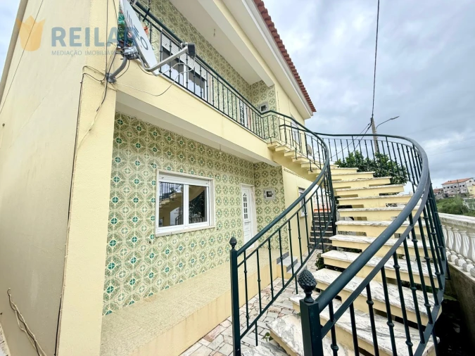 Moradia T6 para Venda em Vialonga Foto 3